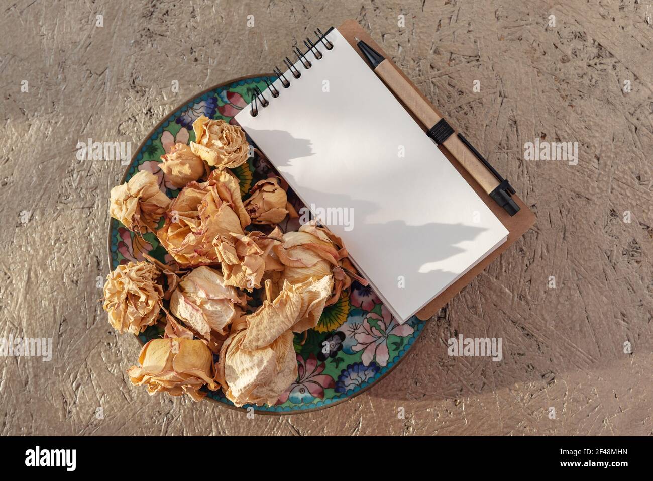 Dried Rose flowers On Old Vintage plate in sunlight Stock Photo - Alamy