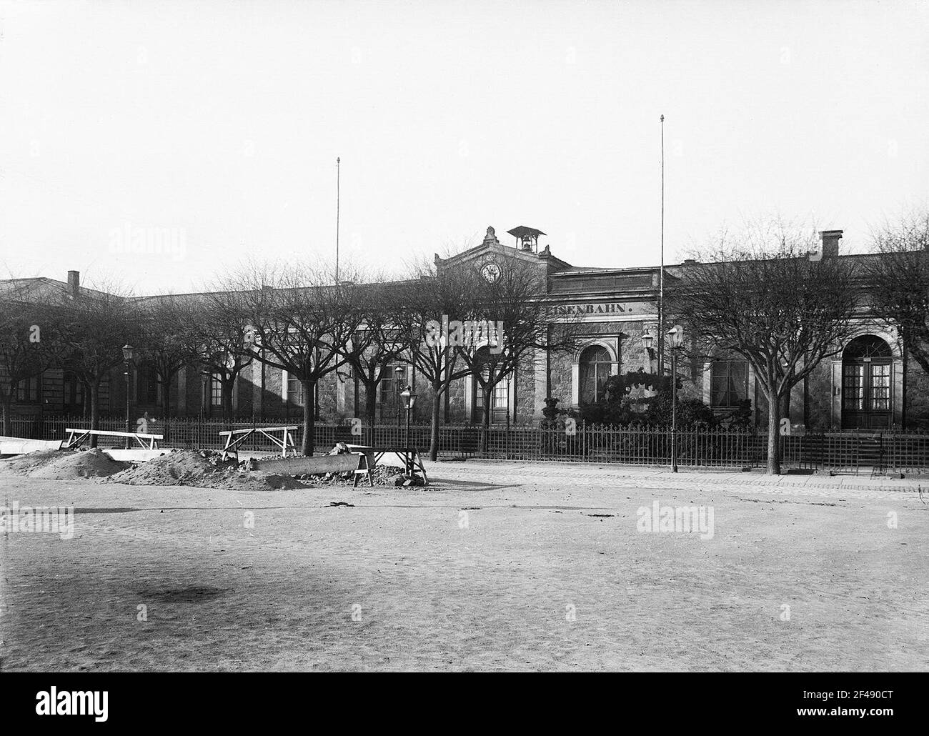Dresden Neustadt. Silesian train station (18441847; J. Köhler