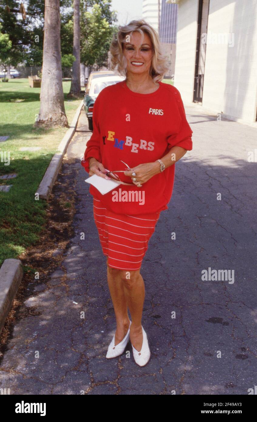Mamie Van Doren at Marilyn Monroe's Tomb on August 6, 1986 Credit