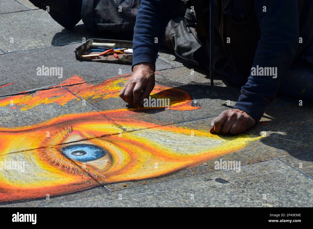 Cologne, Germany - Street artist creates a portrait Stock Photo - Alamy