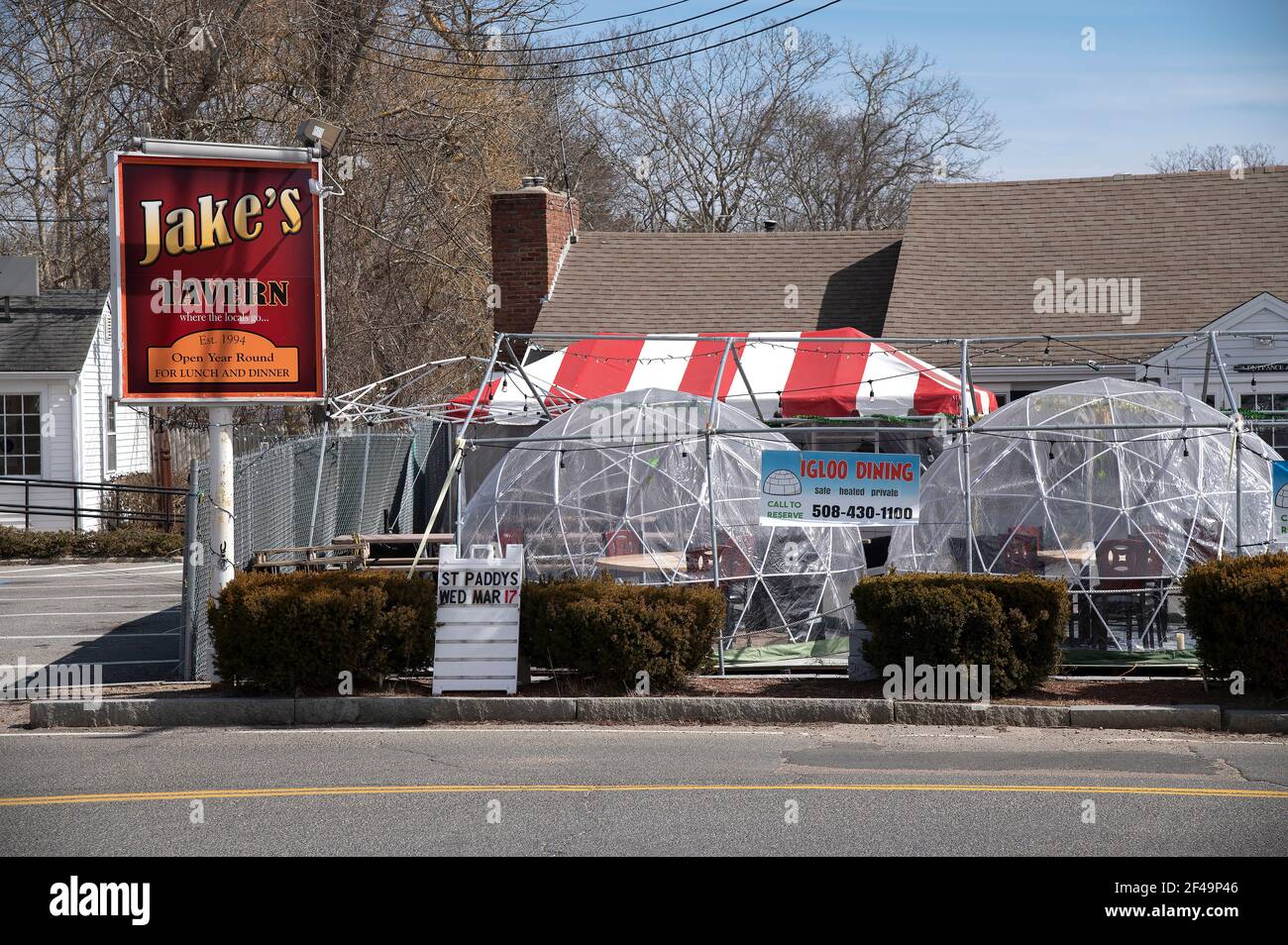 Outdoor dining during the Covid Pandemic on Cape Cod.  Dining igloos in a restaurant parking lot Stock Photo