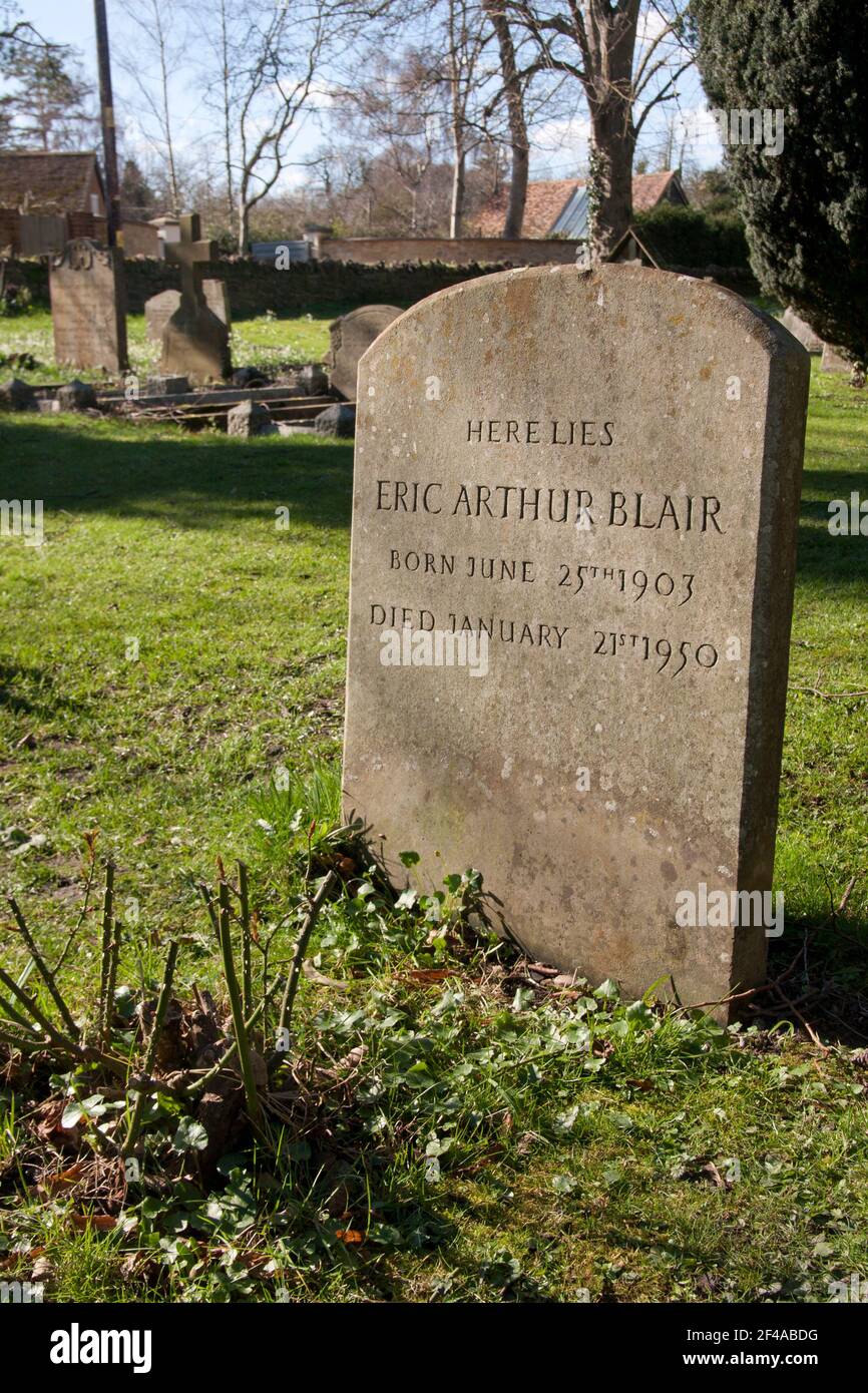 grave of Eric Arthur Blair aka George Orwell political satirist, lies in the parish church of All Saints, Sutton Courtenay, Abingdon, Oxfordshire, Eng Stock Photo
