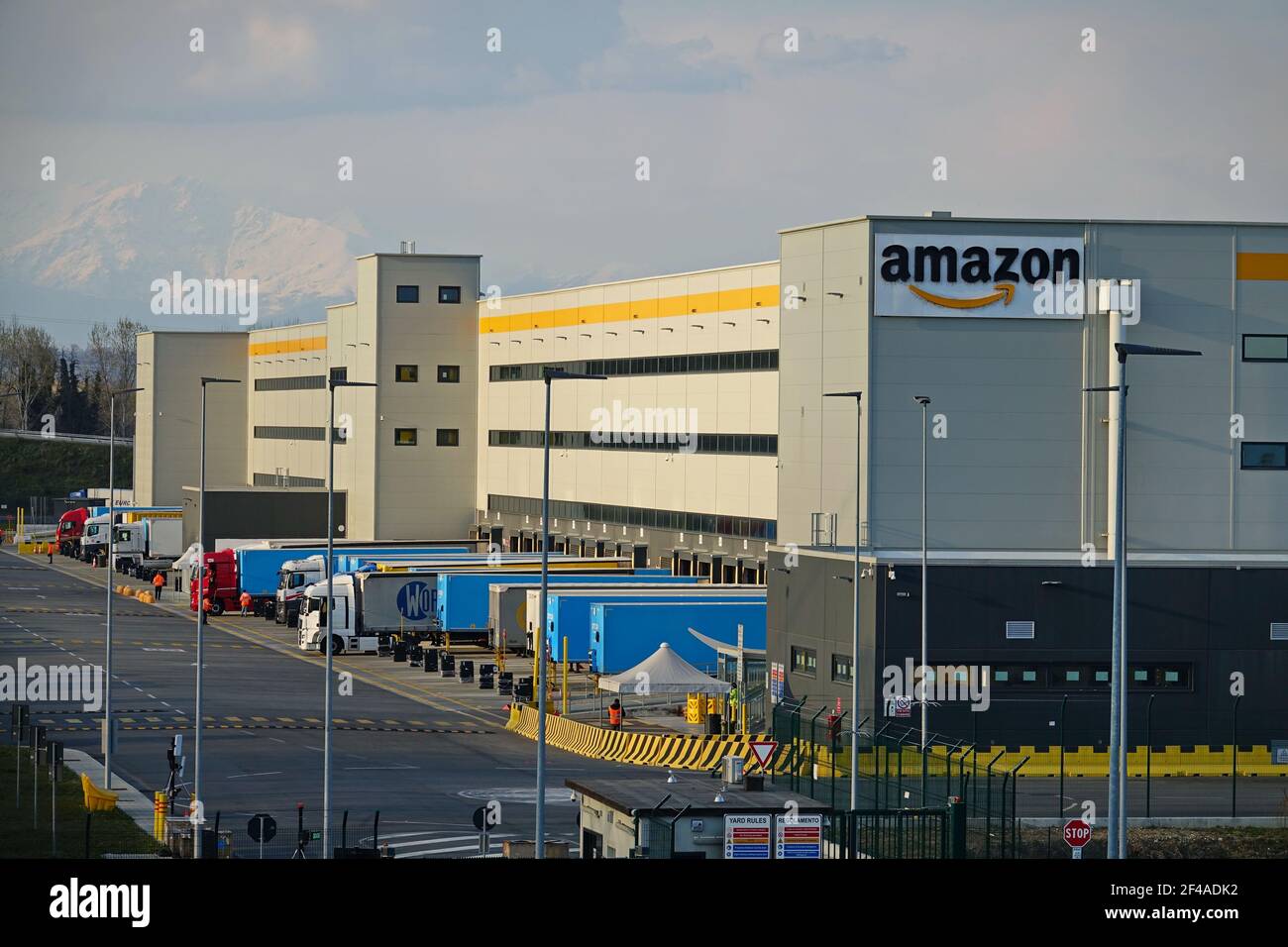 Amazon fulfillment centre italy hires stock photography and images Alamy