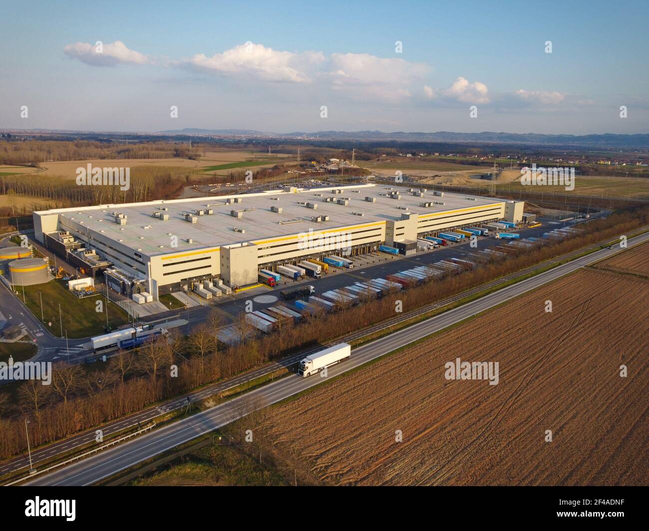 Amazon fulfillment centre hires stock photography and images Alamy