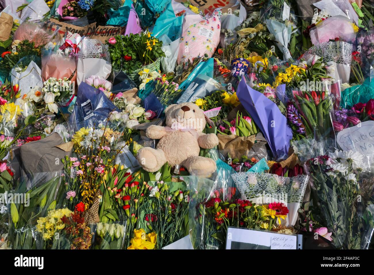 London, UK. 19 March 2021. People pays tribute and flowers to Sarah Everard on Bandstand at Clapham Common. Credit: Waldemar Sikora Stock Photo