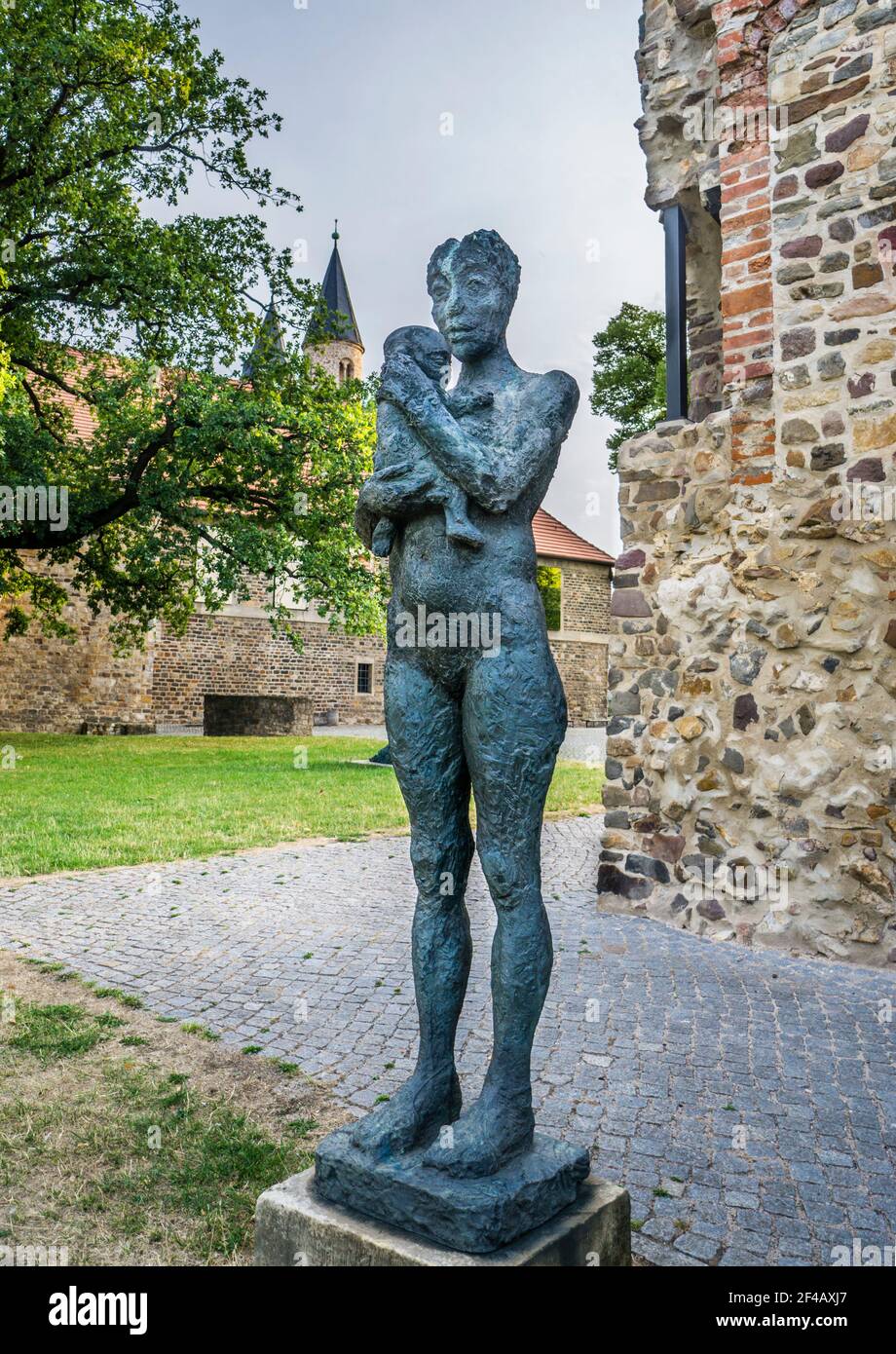 bronce sculpture 'mother and child' by Sabine Grzimek at sculpture park Magdeburg, Saxony-Anhalt, Germany Stock Photo