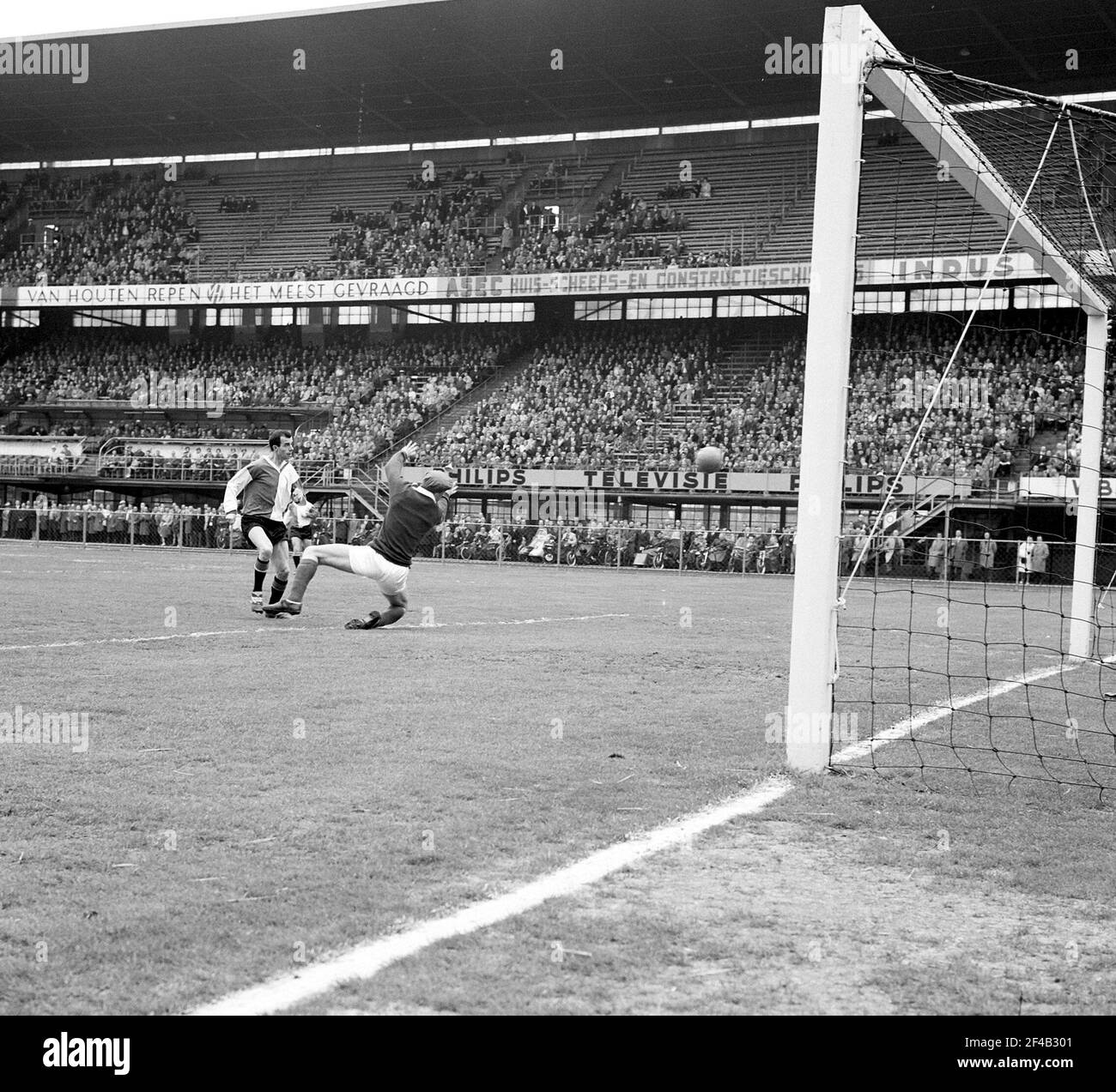 Feijenoord against DOS 3-0. Game moment Date May 4, 1963 Stock Photo