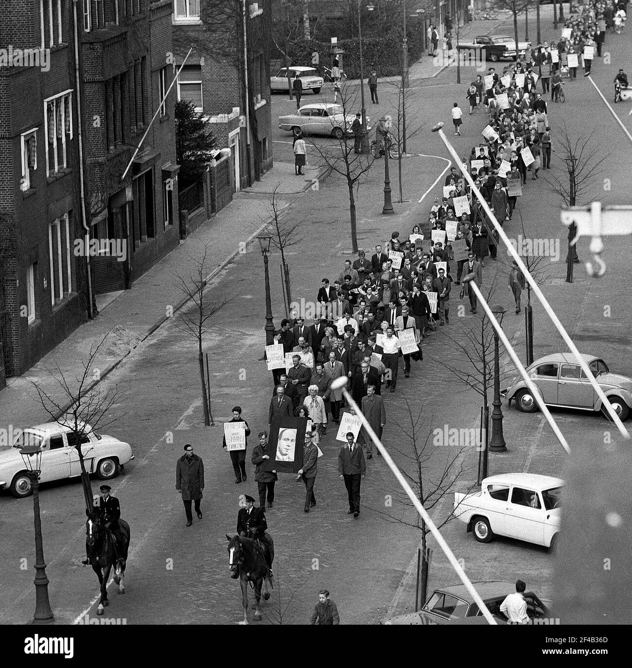 Demonstration in Amsterdam in connection with execution of Julian Griman Date April 20, 1963 Location Amsterdam, Noord-Holland Stock Photo