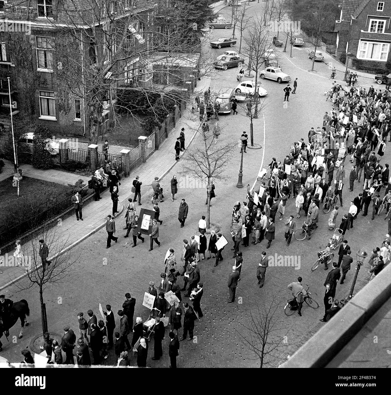 Demonstration in Amsterdam in connection with execution of Julian Griman Date April 20, 1963 Location Amsterdam, Noord-Holland Stock Photo