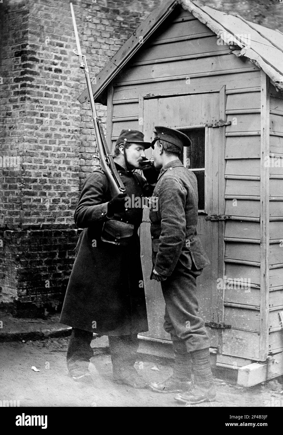 french light cigarette British and French soldier lighting a cigarette at Étaples, France during  World War I ca. 1914-1915 Stock Photo