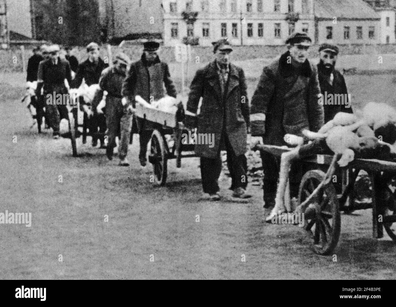 Warsaw Ghetto. Transfer of corpses to the Jewish cemetary and RKS Skra stadium ca. 1941-1942 Stock Photo