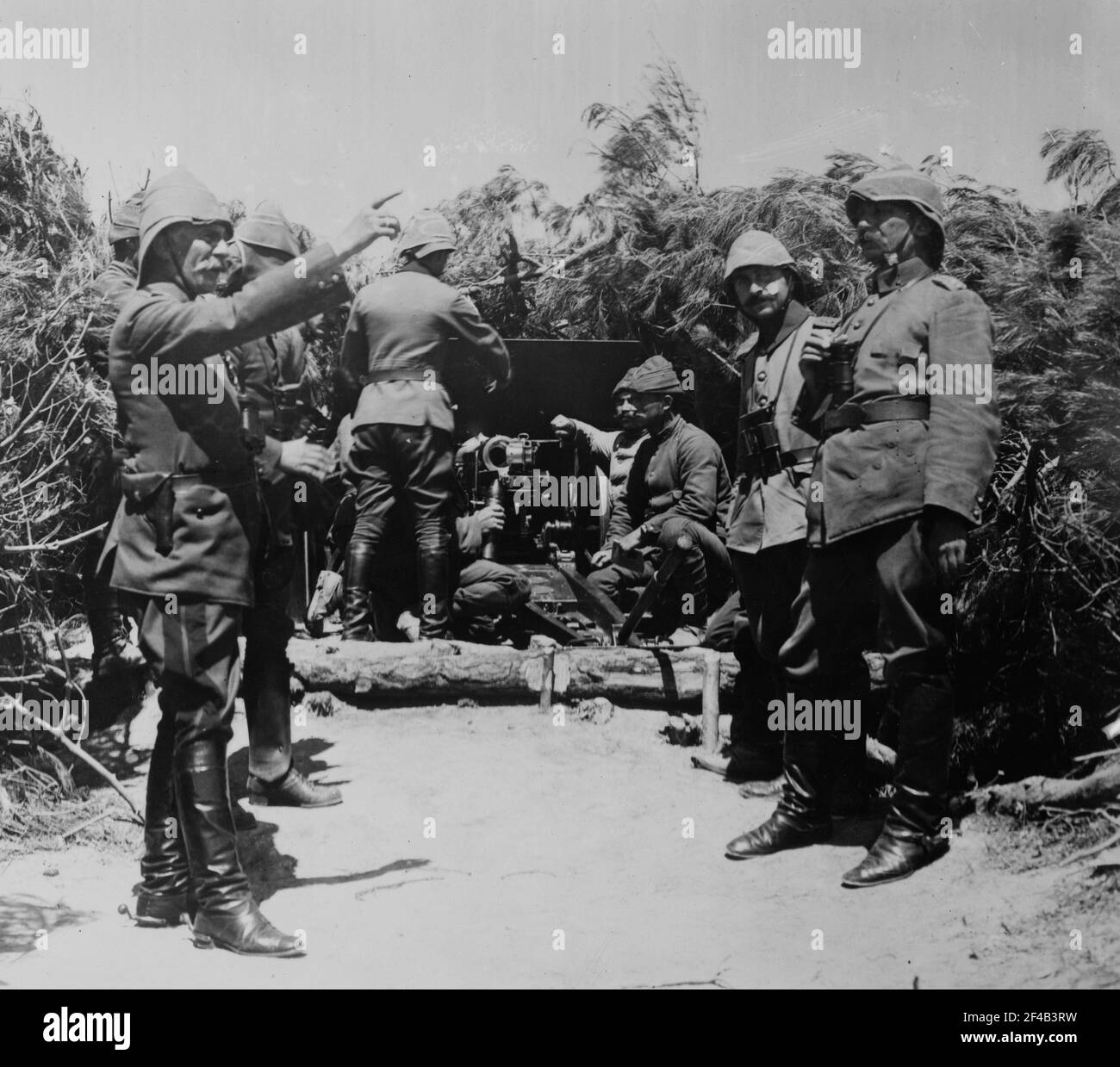 Photograph shows Ottoman soldiers and guns during the Gallipoli campaign which took place on the Gallipoli Peninsula in the Ottoman Empire (now Gelibolu, Turkey) between April 1915 and January 1916 during World War I. Stock Photo