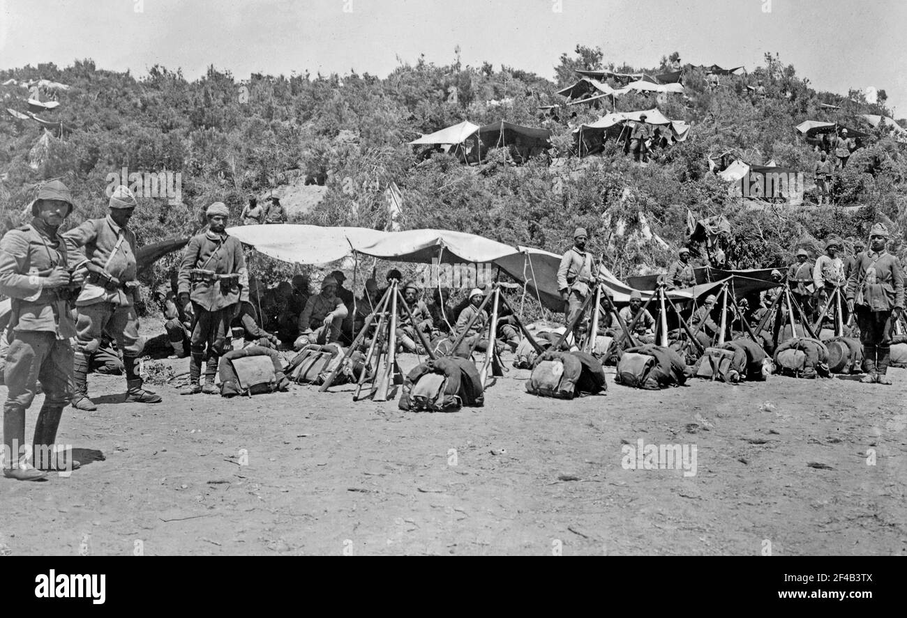 Photograph shows Ottoman soldiers during the Gallipoli campaign which took place on the Gallipoli Peninsula in the Ottoman Empire (now Gelibolu, Turkey) between April 1915 and January 1916 during World War I. Stock Photo