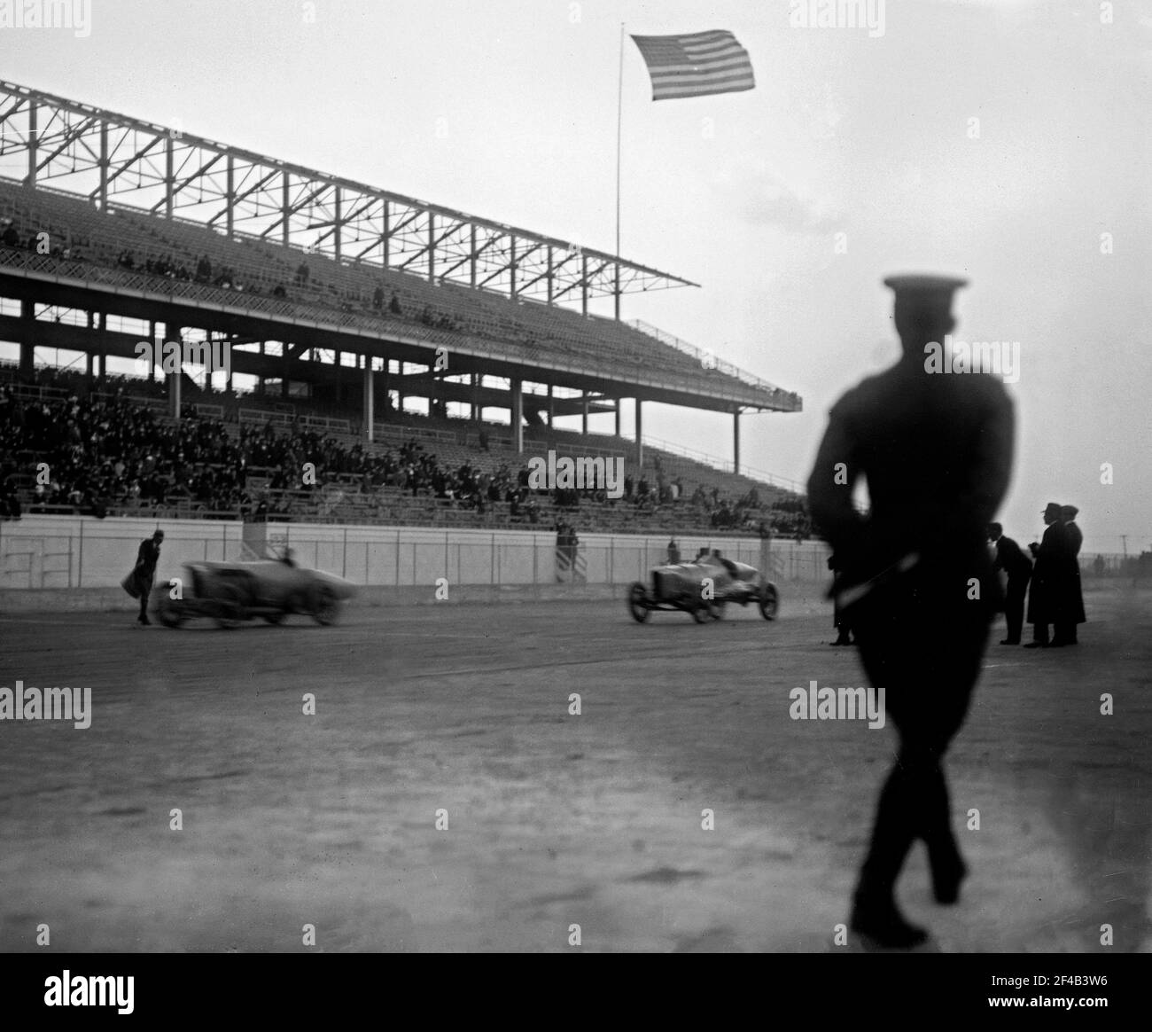 Race car drivers Bob Burman and Ralph de Palma (1882-1956) at the track. Ralph de Palma won the 1915 Indianapolis 500 Stock Photo