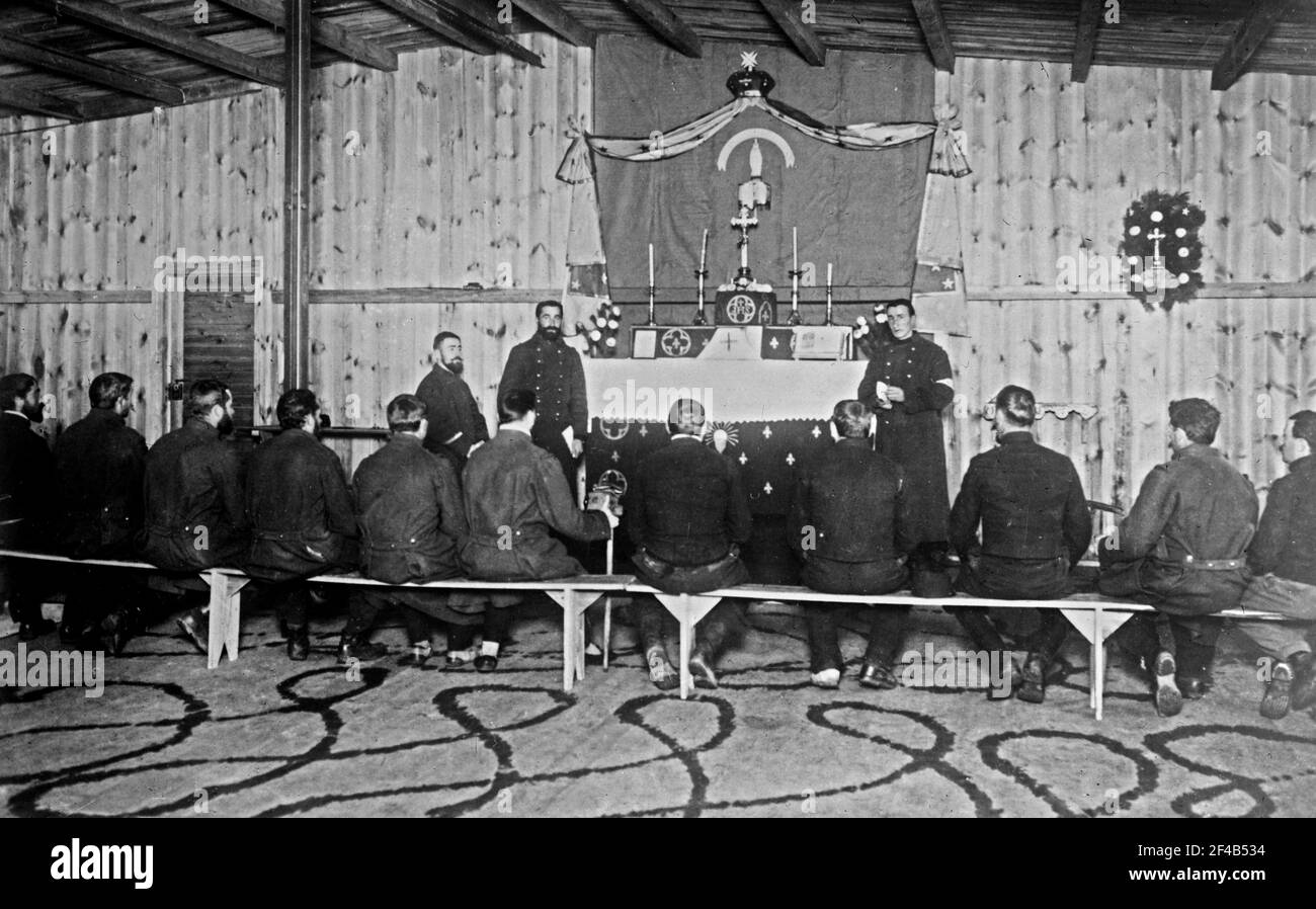 Russian prisoners seated in a chapel during services at Zossen prisoner of war camp, Wünsdorf, Zossen, Germany, during World War I ca. 1915 Stock Photo