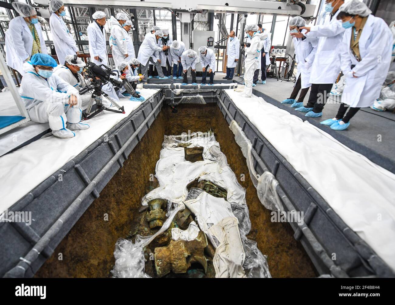 (210320) -- CHENGDU, March 20, 2021 (Xinhua) -- Archaeologists check a sacrificial pit at the Sanxingdui Ruins site in southwest China's Sichuan Province, March 19, 2021. Chinese archaeologists announced Saturday that some new major discoveries have been made at the legendary Sanxingdui Ruins site in southwest China, helping shed light on the cultural origins of the Chinese nation. Archaeologists have found six new sacrificial pits and unearthed more than 500 items dating back about 3,000 years at the Sanxingdui Ruins in Sichuan Province, the National Cultural Heritage Administration announ Stock Photo