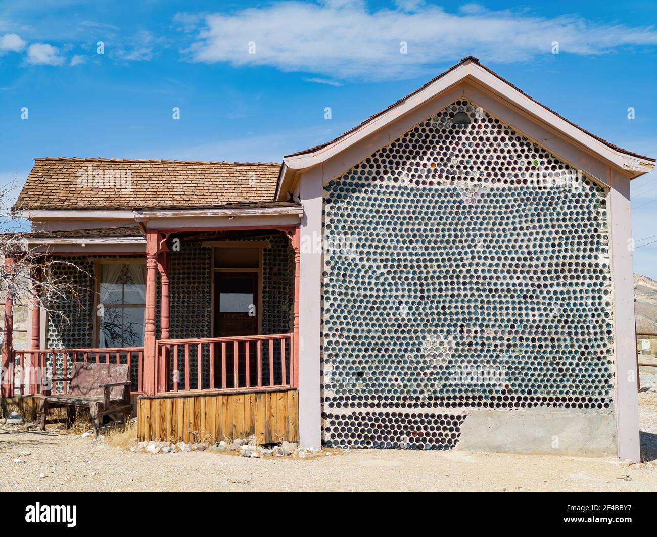 Sunny view of the Tom Kellys Bottle House at Beatty, Nevada Stock Photo Alamy