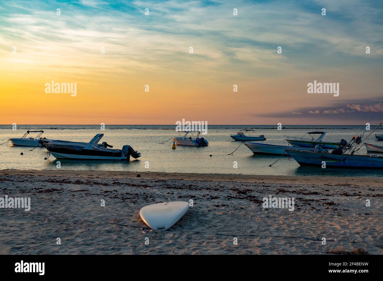 Mauritius Sunset Boat High Resolution Stock Photography and Images - Alamy