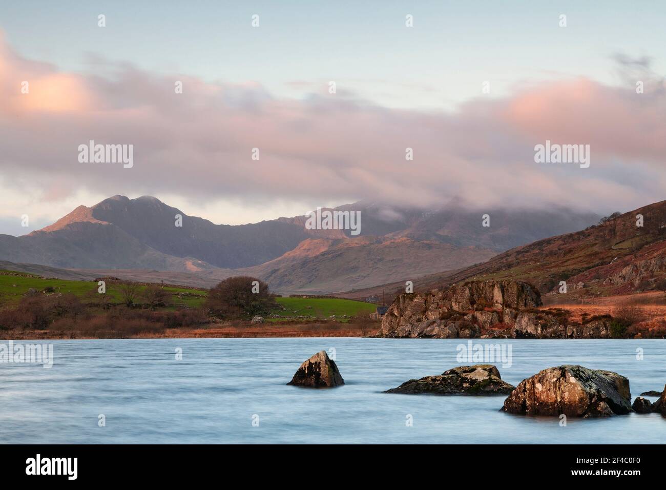 Llyn Mymbyr and Snowdon at sunrise, Snowdonia, North Wales Stock Photo