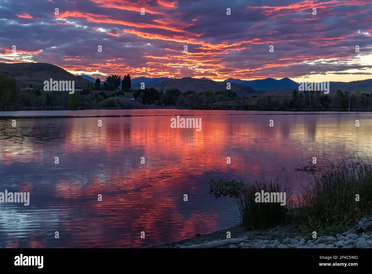 Omak lake hires stock photography and images Alamy