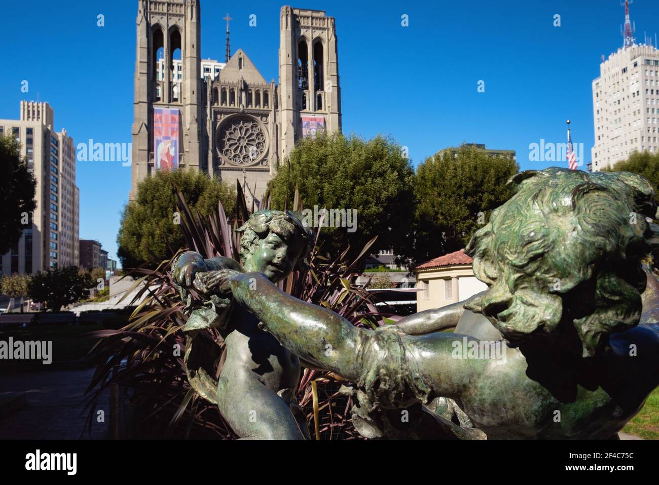 Grace Cathedral towers beside Hunting Park in San Francisco, California Stock Photo