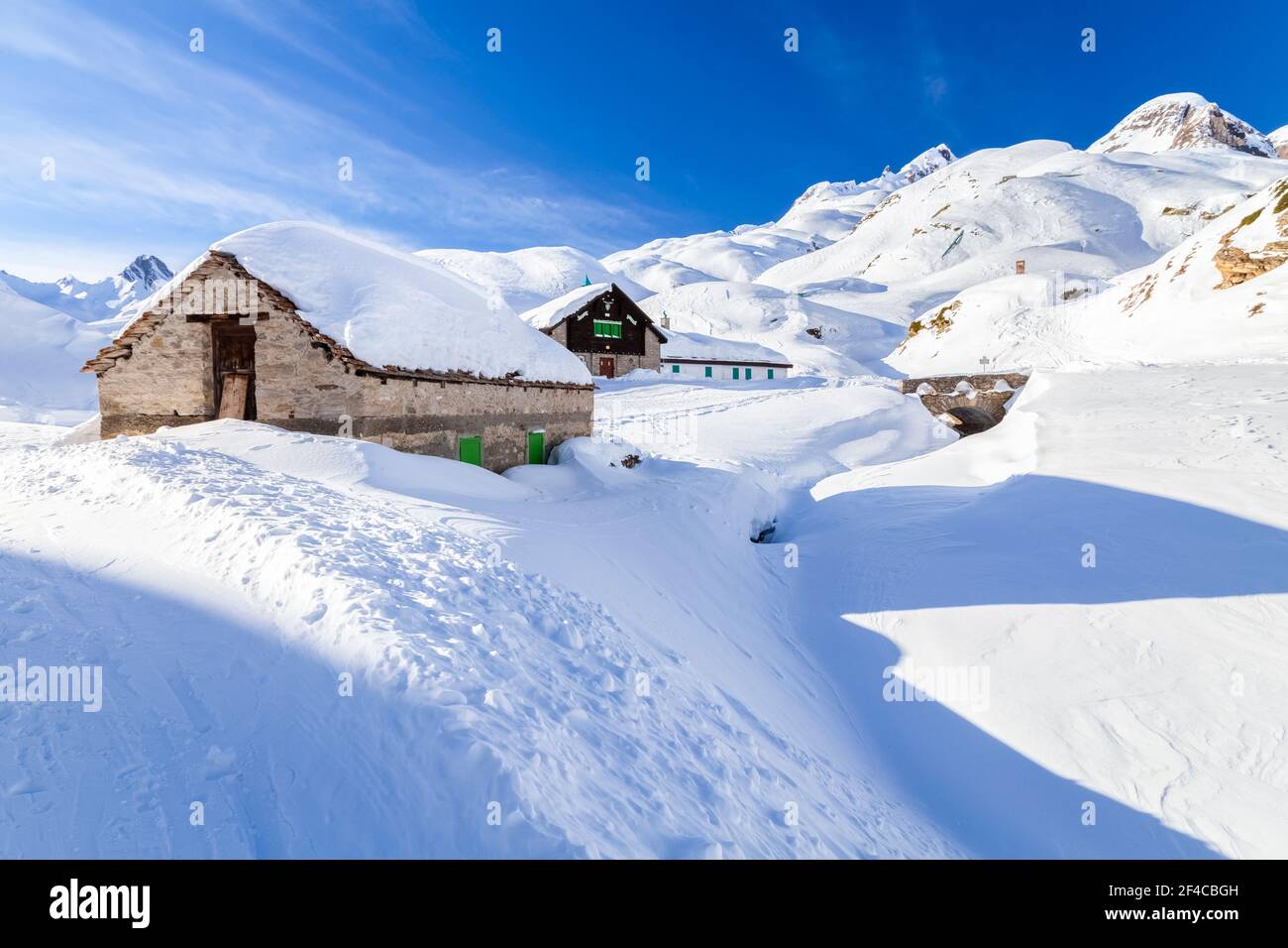 View of the Maria Luisa refuge in the high Formazza Valley in winter. Riale, Formazza, Valle Formazza, Verbano Cusio Ossola, Piedmont, Italy. Stock Photo