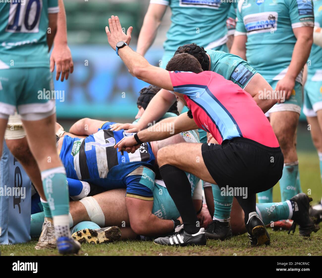 Recreation Ground, Bath, Somerset, UK. 20th Mar, 2021. English Premiership Rugby, Bath versus Worcester Warriors; Referee Adam Leal indicates a try for Zach Mercer of Bath Credit: Action Plus Sports/Alamy Live News Stock Photo