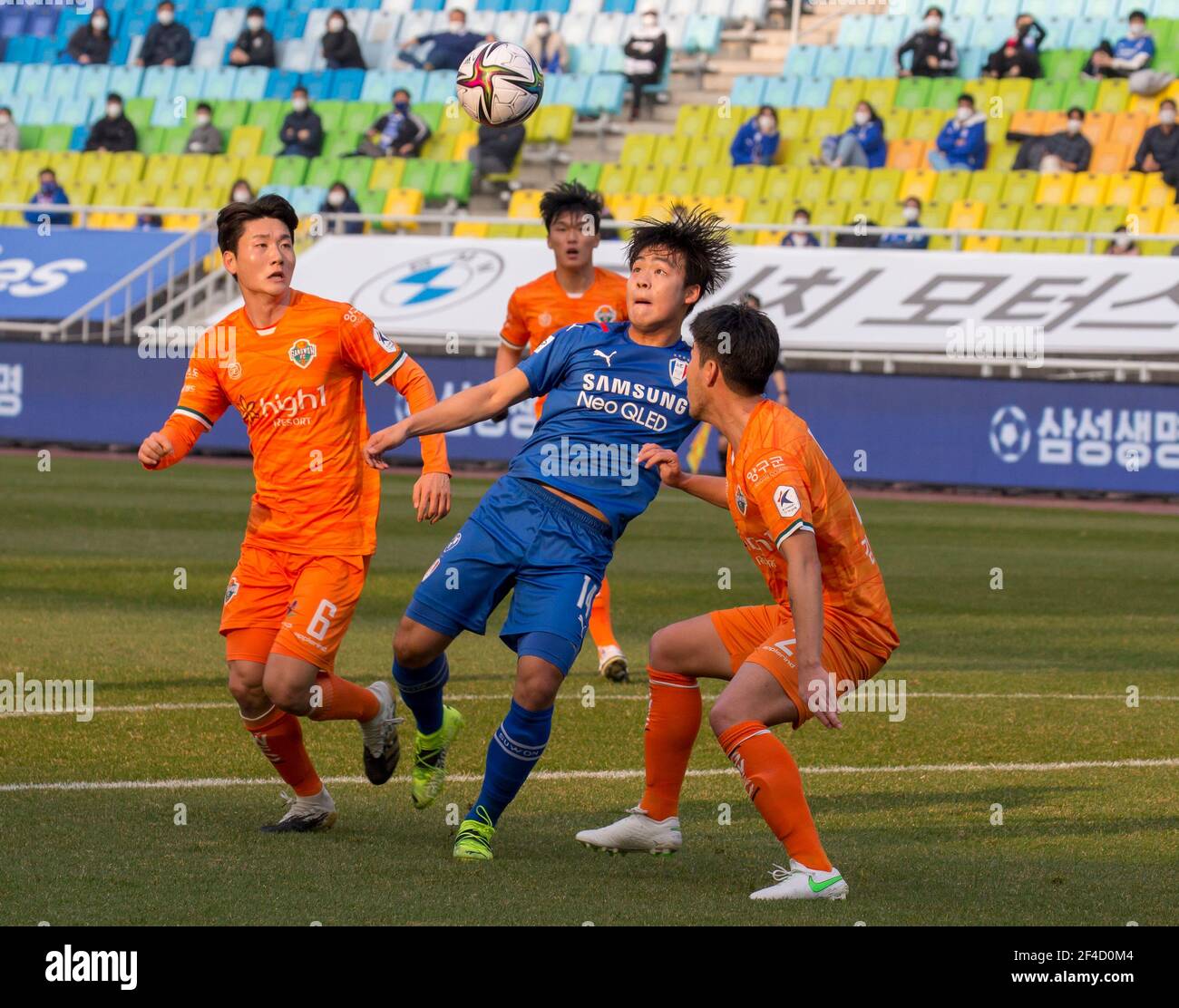 Dejan Damjanovic of South Korea's FC Seoul, left, shoots against China's  Shandong Luneng during their Group F match of the AFC Champions League 2016  i Stock Photo - Alamy