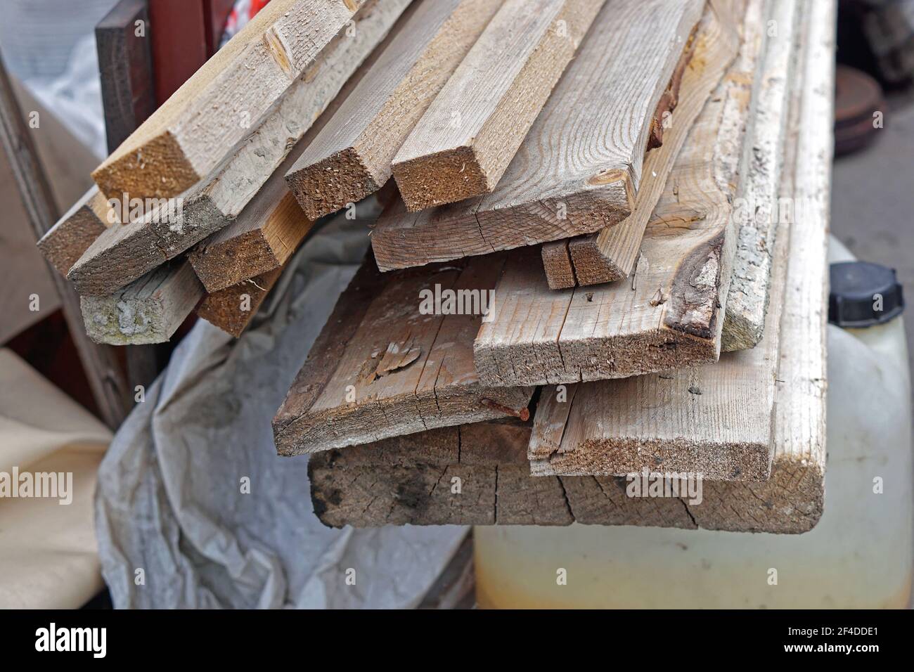 Long wood plank boards lumber construction material Stock Photo Alamy
