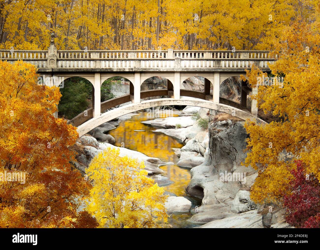 Pumpkin hollow bridge across Three Rivers, California, USA Stock Photo