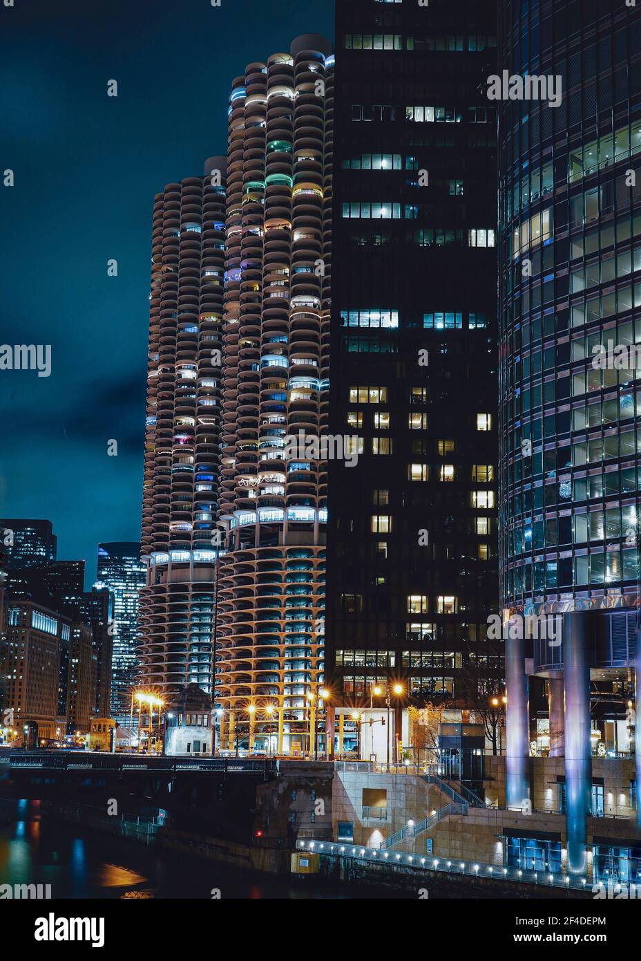 Chicago skyline river night hi-res stock photography and images - Alamy