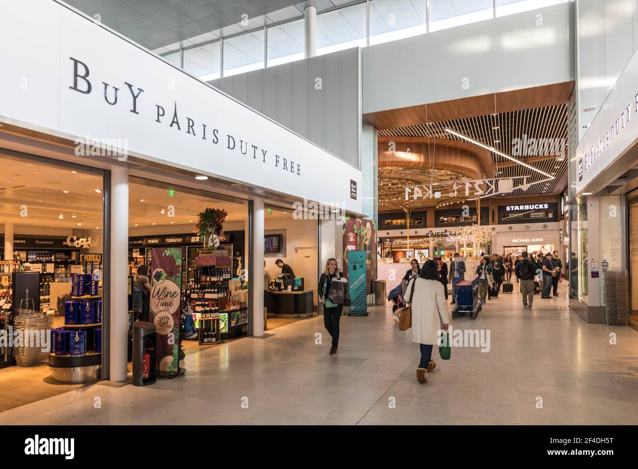 Duty Free Shop in Charles De Gaulle Airport, Paris, France Editorial Stock  Photo - Image of look, business: 111125413