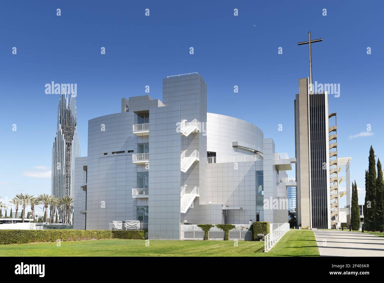 GARDEN GROVE, CALIFORNIA - 20 MAR 2021: Cultural Center at the Crystal Cathedral flanked by the Bell Tower and Tower of Hope. Stock Photo
