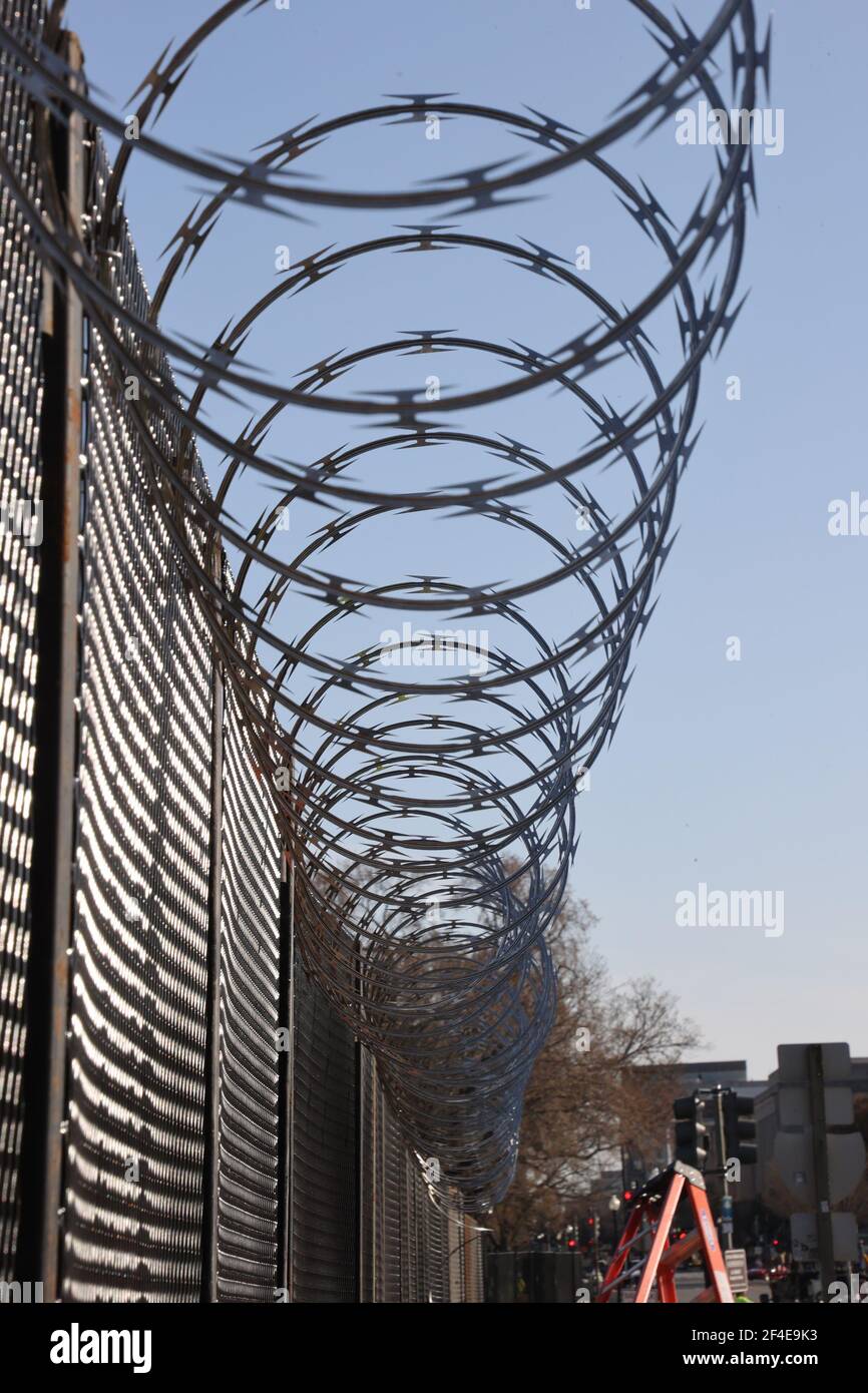Capital Building Razor Wire Razor wire at us capitol hi-res stock photography and images - Alamy