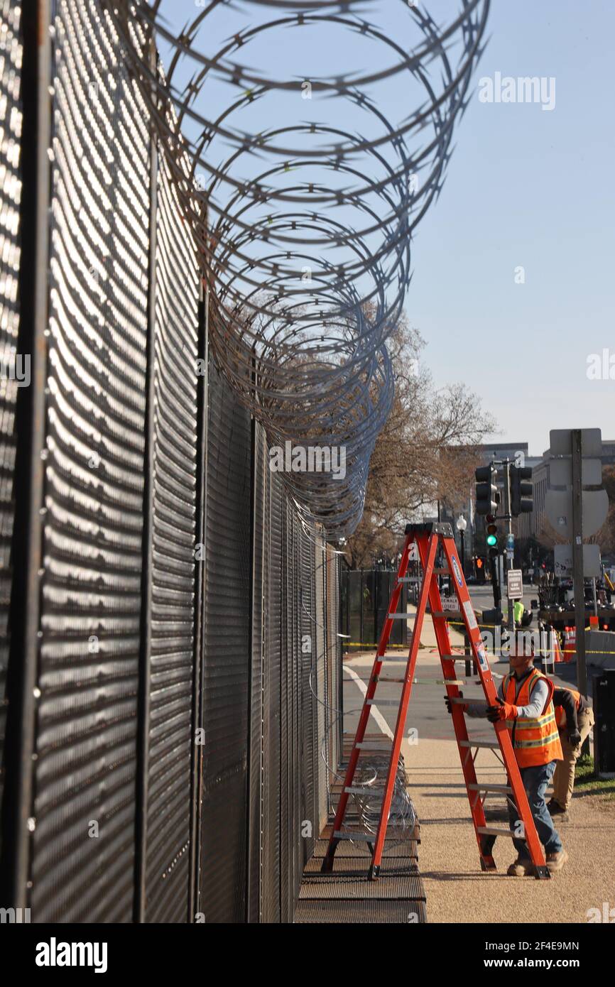Capitol Razor Wire Razor wire at us capitol hi-res stock photography and images - Alamy