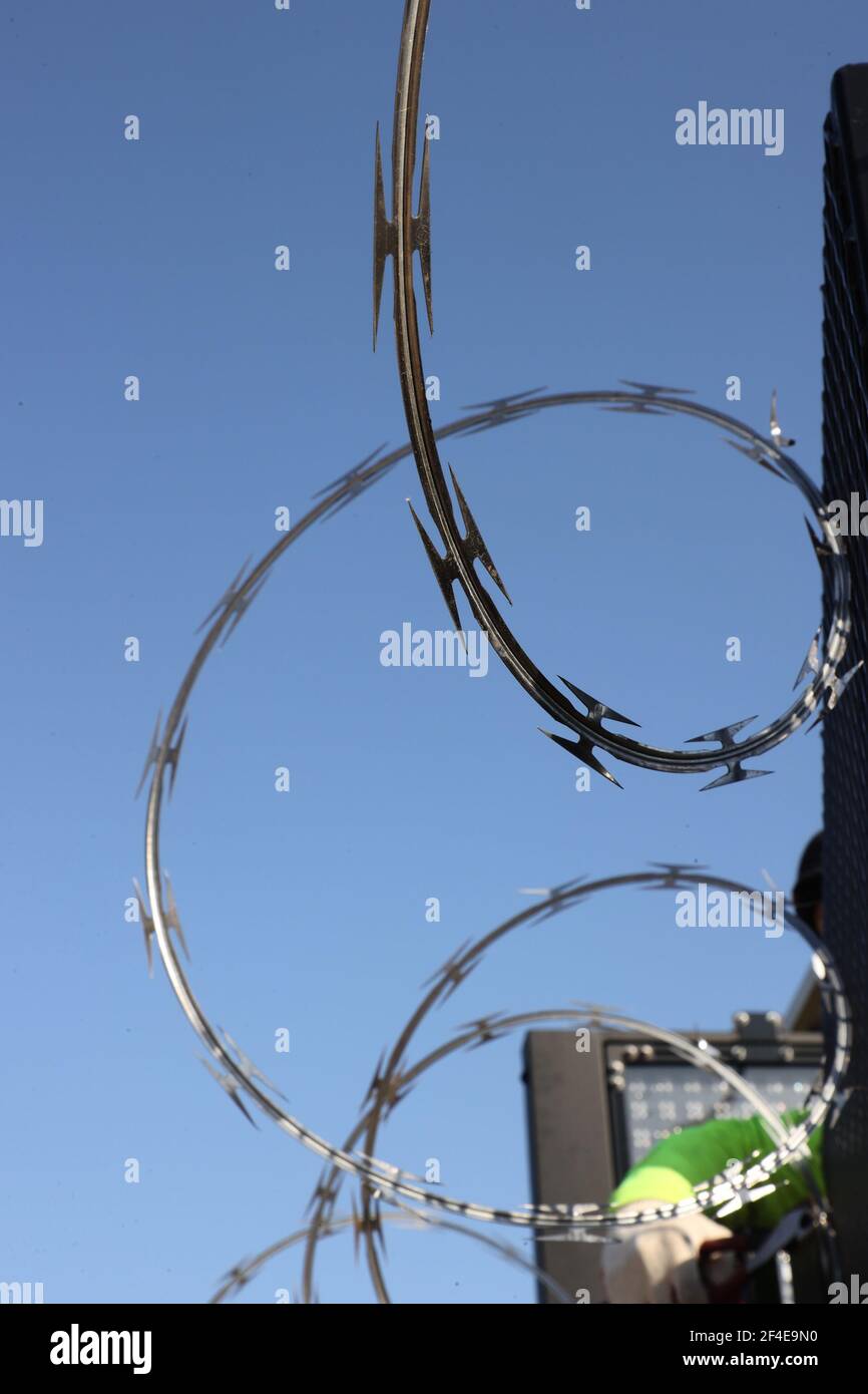 Capitol Razor Wire Razor wire at us capitol hi-res stock photography and images - Alamy