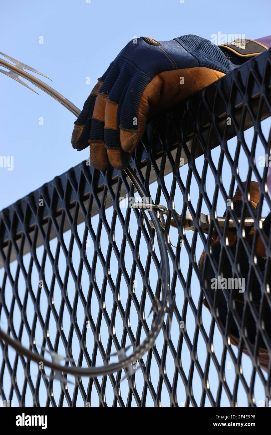 Capitol Razor Wire Razor wire at us capitol hi-res stock photography and images - Alamy