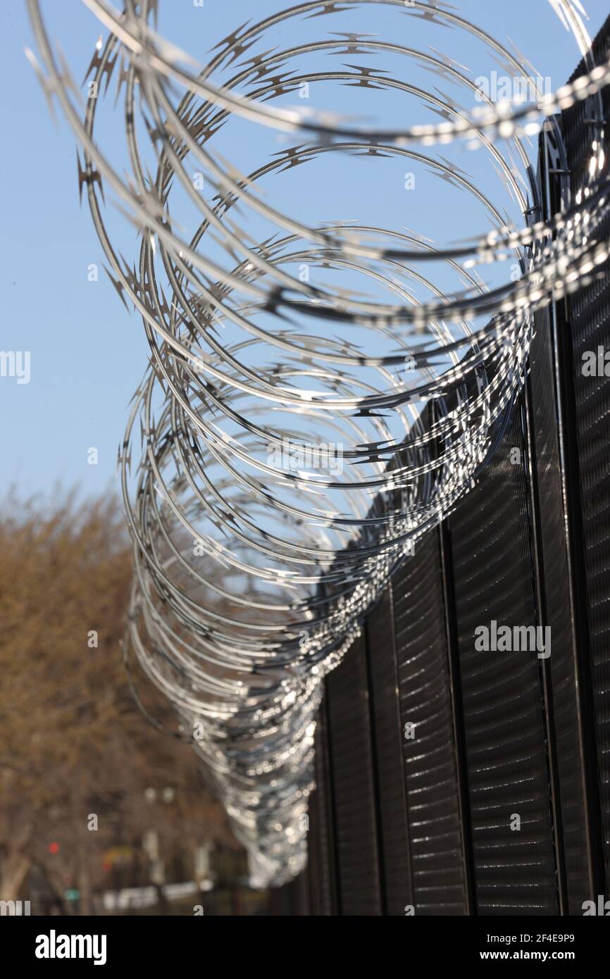 Capital Building Razor Wire Razor wire at us capitol hi-res stock photography and images - Alamy