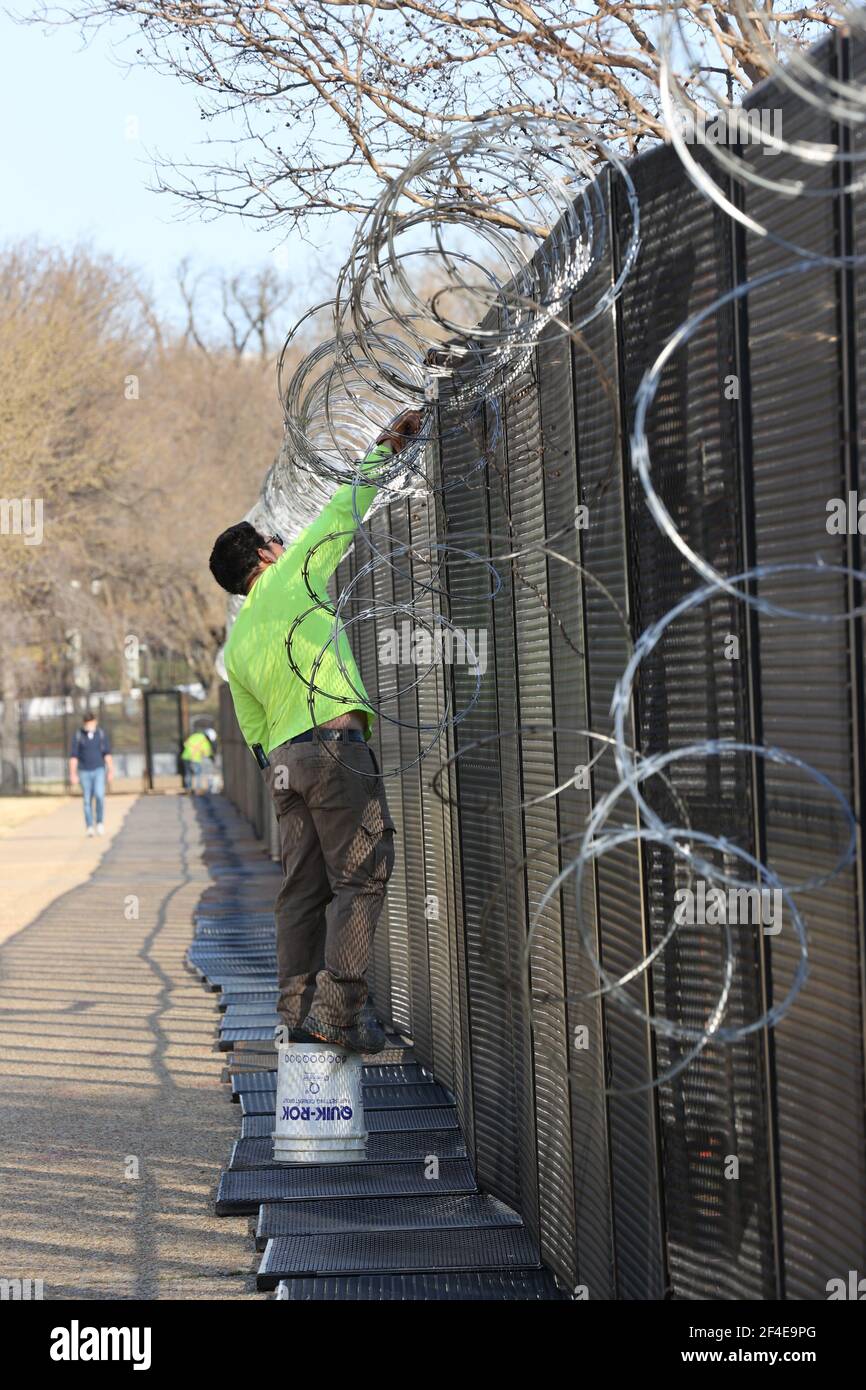 Capital Building Razor Wire Razor wire at us capitol hi-res stock photography and images - Alamy