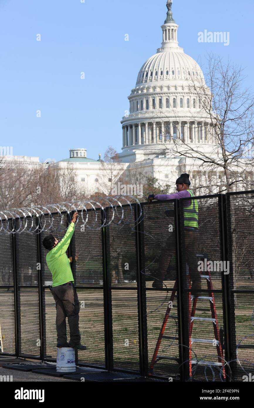Capitol Razor Wire Razor wire at us capitol hi-res stock photography and images - Alamy