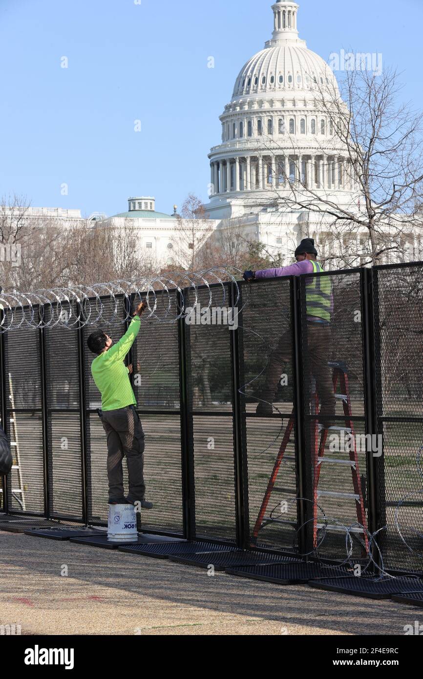 Capital Building Razor Wire Razor wire at us capitol hi-res stock photography and images - Alamy