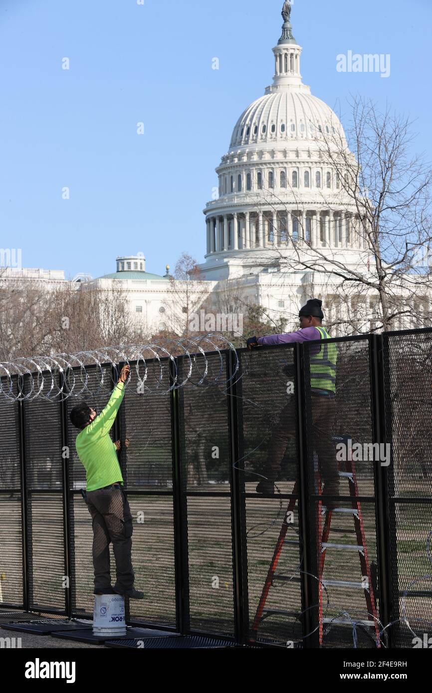 Capital Building Razor Wire Razor wire at us capitol hi-res stock photography and images - Alamy