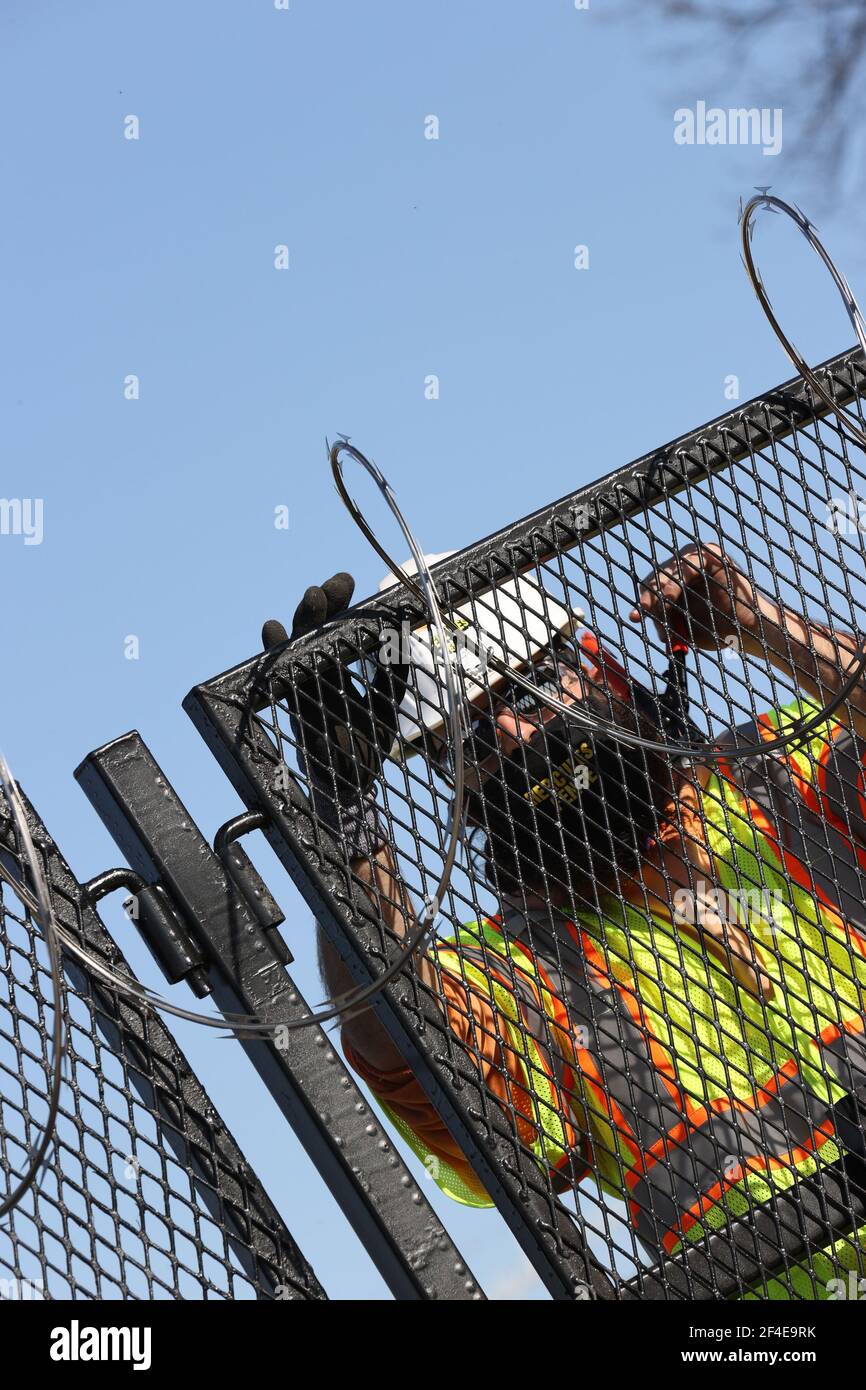 Capitol Razor Wire Razor wire at us capitol hi-res stock photography and images - Alamy