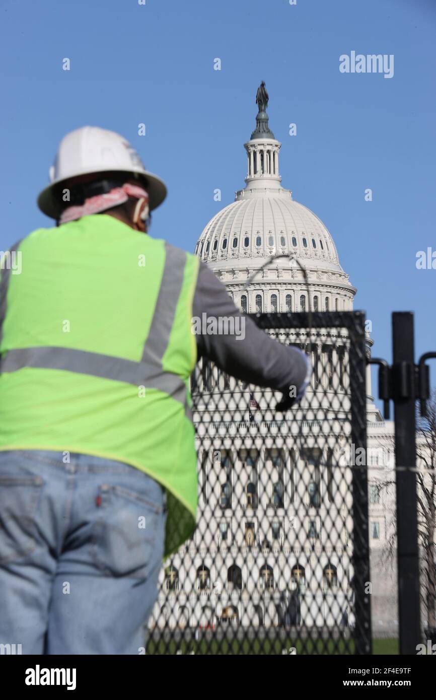 Capitol Razor Wire Razor wire at us capitol hi-res stock photography and images - Alamy