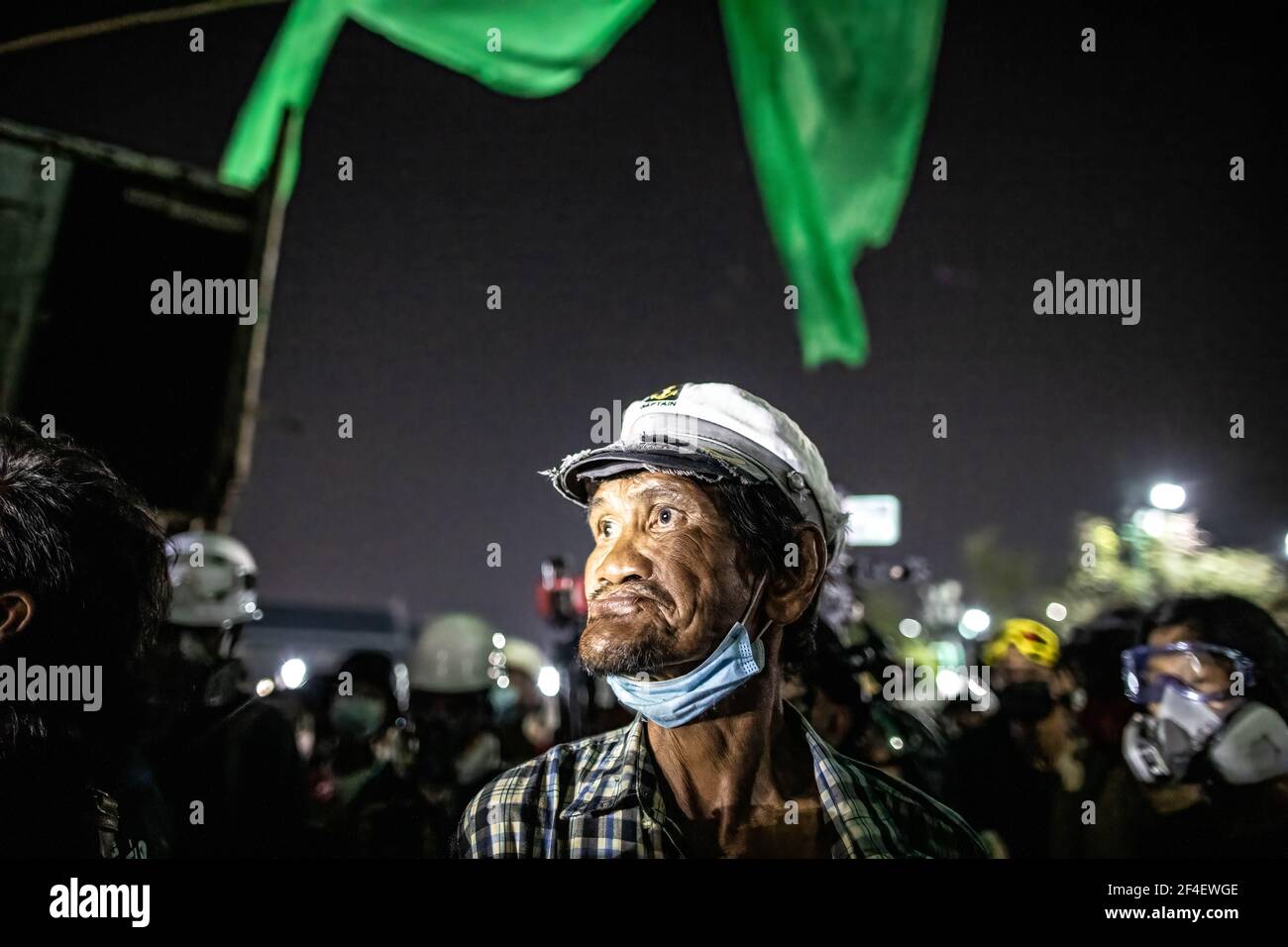 A pro democracy protester looks at the police during an anti-government demonstration in Bangkok. Thousands of pro-democracy protesters gathered near the Grand Palace in Sanam Luang demanding the resignation of Thailand Prime Minister and the reform of the monarchy. The protesters also denounced the use of the Lese Majeste law under the section 112 of the penal code. The protest organized by REDEM (Restart Democracy) ended up with several clashes, the use of water cannon, tear gas and rubber bullet, which had left several injured. (Photo by Geem Drake / SOPA Images/Sipa USA) Stock Photo