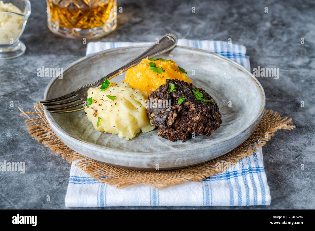 Haggis Neeps And Tatties Schottisches Nationalgericht - Rezepte Suchen