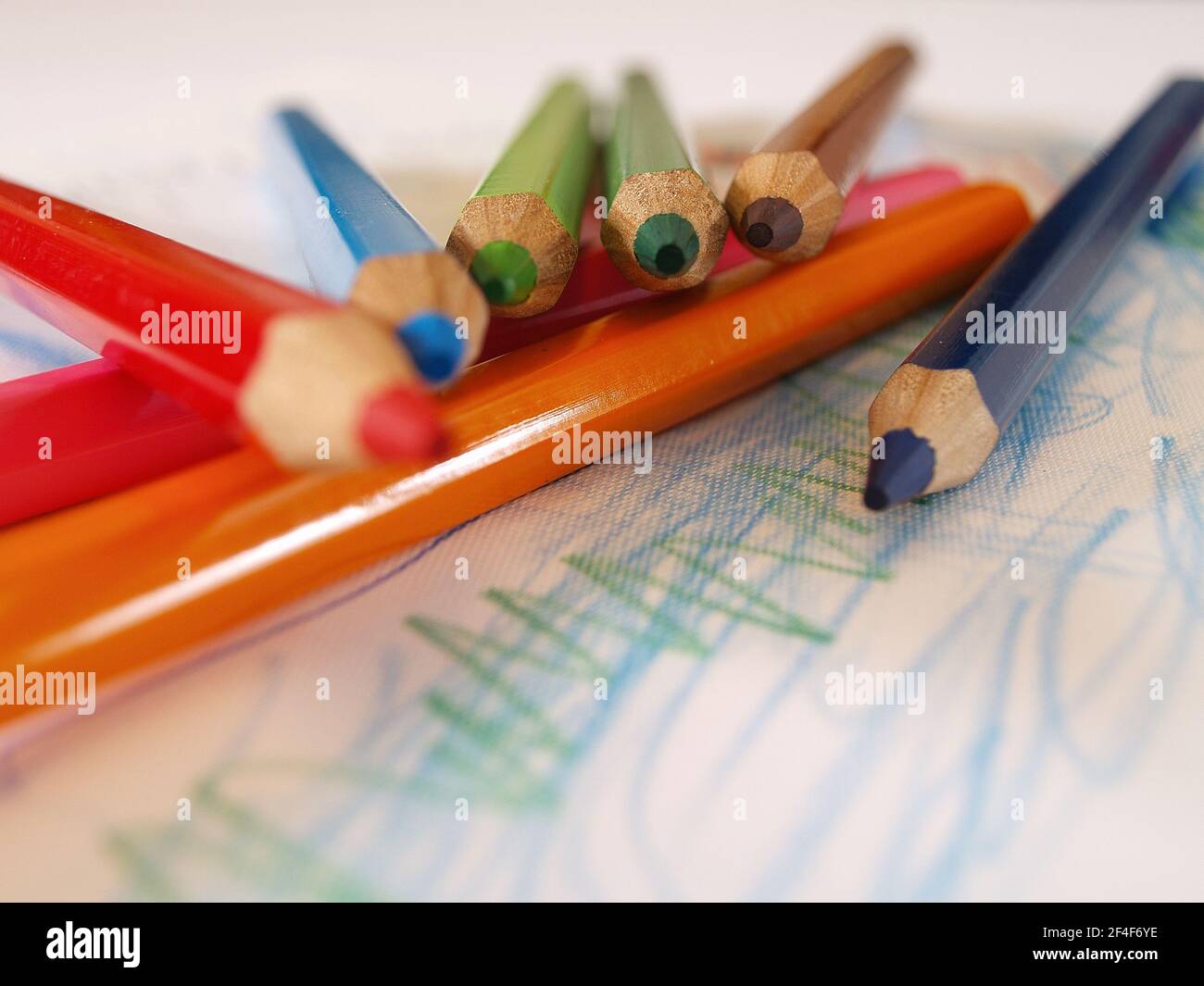 Mal so richtig kreativ sein und mit Buntstiften tolle Bilder malen