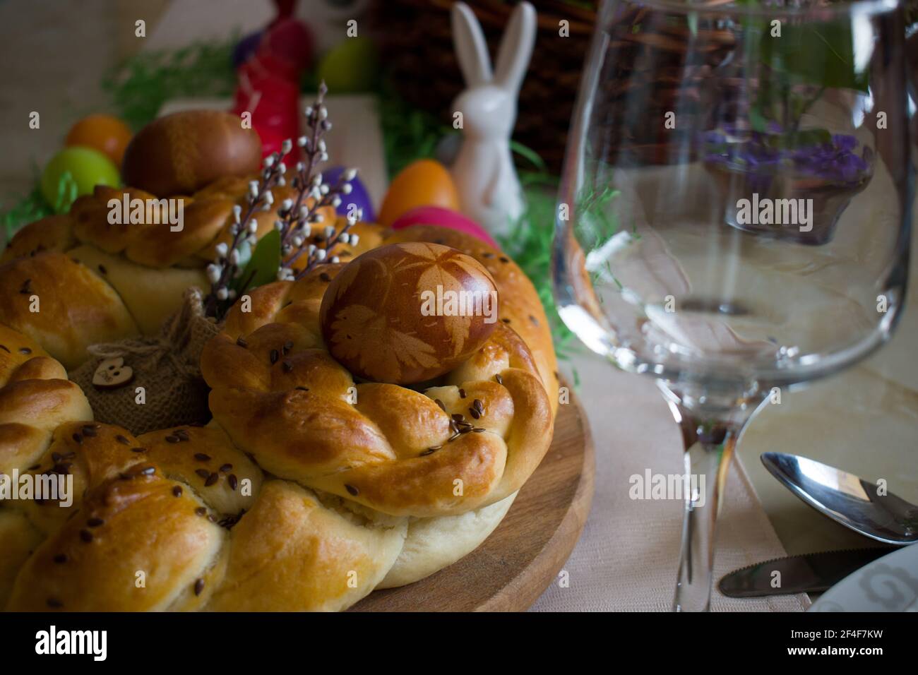 Close up of Easter table decoration. Traditionally homemade braided bread and natural dyed eggs with onion skins Stock Photo