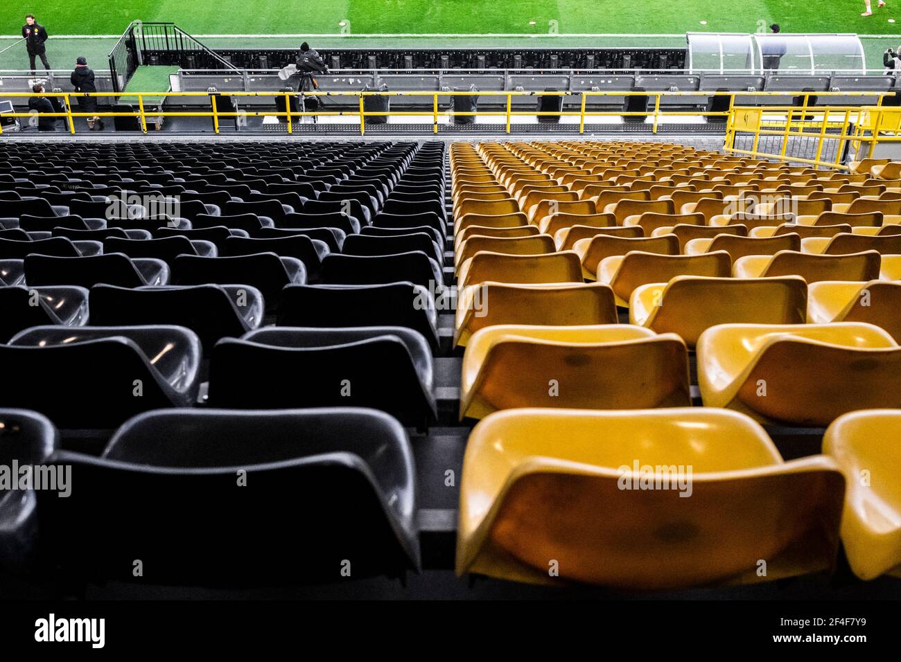 Dortmund, Signal-Iduna-Park, 13.03.21: Leeres Stadion ohne Zuschauer, die Sitzplätze bleiben leer, vor dem Spiel 1. Bundesliga Borussia Dortmund vs. H Stock Photo