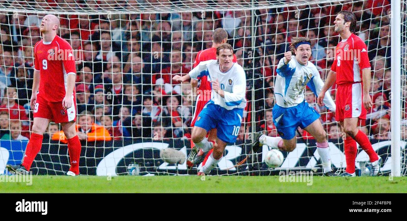 WALES V RUSSIA EURO 2004 PLAY OFF 2ND LEG AT THE MILLENNIUM STADIUM. VADIM EVSEEV AFTER SCORING THE ONLY GOAL  19/11/2003 PICTURE DAVID ASHDOWN Stock Photo